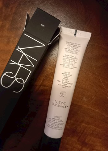Nars NARS Parlatıcı Baz SPF35 Beige 30ml