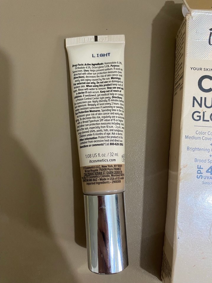 It CC+ Nude Glow SPF 40 Açık Ten Renk Fondöten - Görsel 2