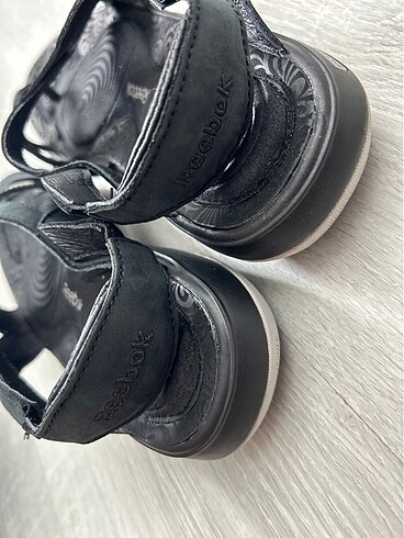37,5 Beden siyah Renk Reebok ayakkabı