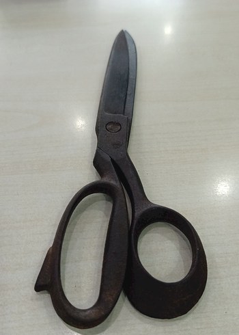 Siyah Metal Makas