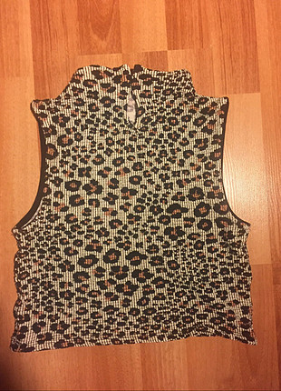 Stradivarius Leopar crop top