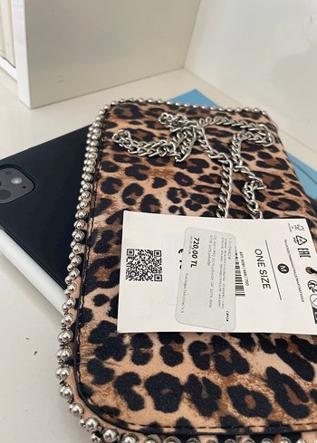 Bershka Zincir Detaylı Leopar Desenli Canta