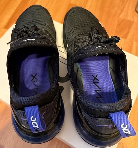 Nike 270