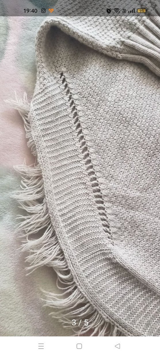 Kapüşonlu Beyaz Örgü Kız Panço - Görsel 3