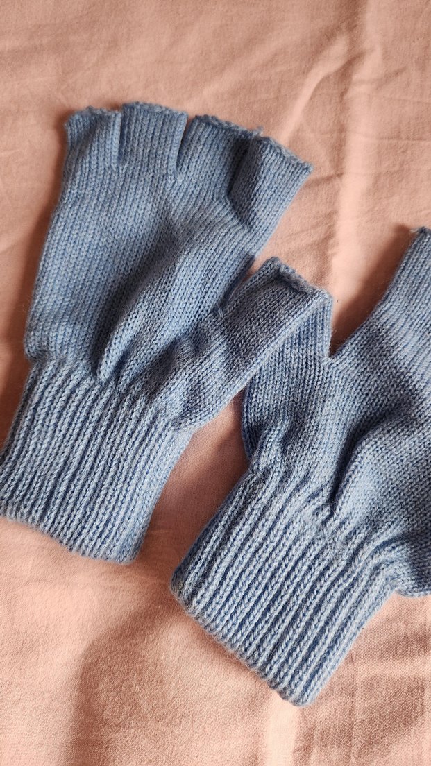 Mavi Yarım Parmak Örgü Eldiven - Görsel 2