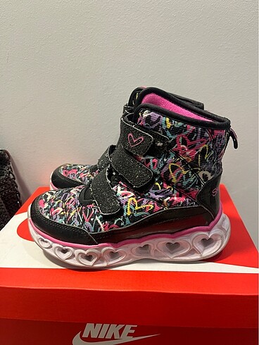 Skechers Tertemiz Skechers kız çocuk bot.