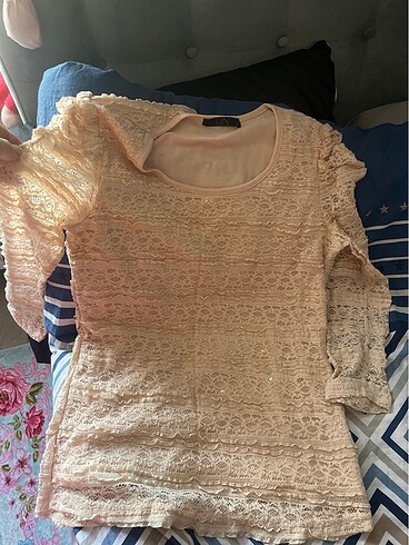 Ekol parıltı ve pul ve tül detaylı bluz