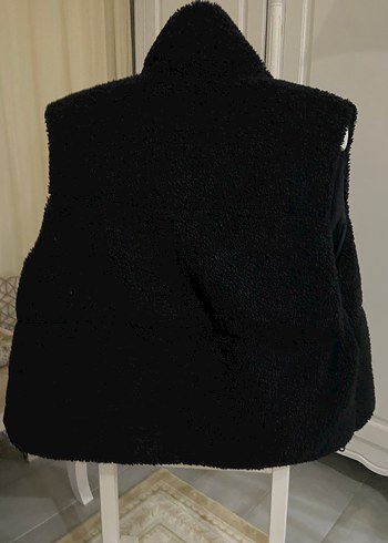 Siyah Kürk Detaylı Kadın Yelek Bershka - Görsel 3