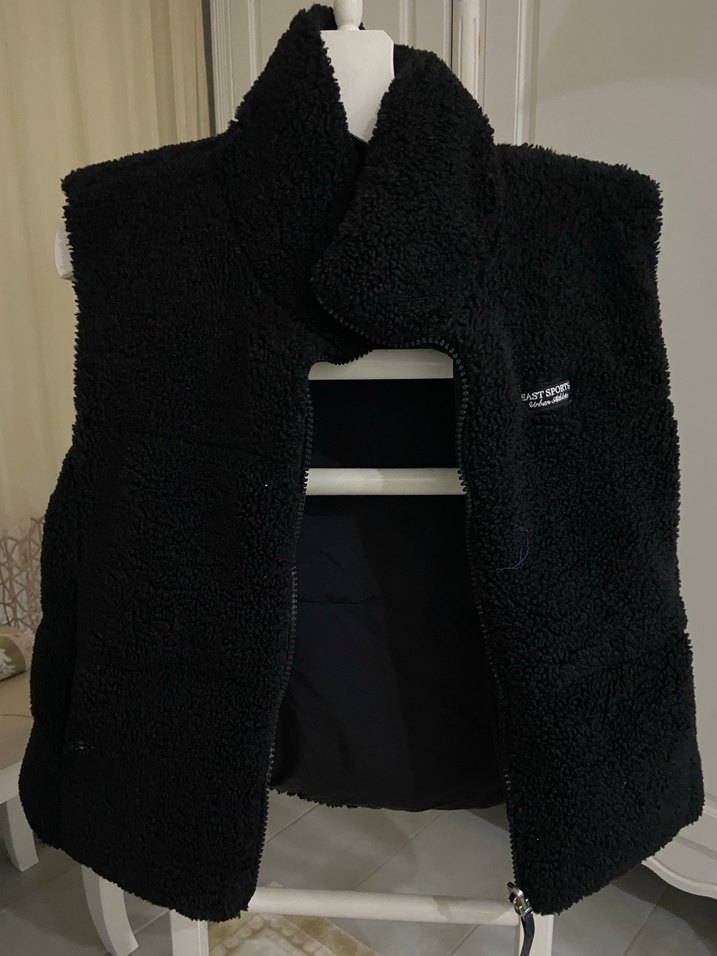 Siyah Kürk Detaylı Kadın Yelek Bershka - Görsel 2