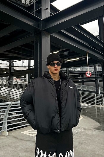 Flaw Atelier Dik Yaka Siyah Puffer Mont