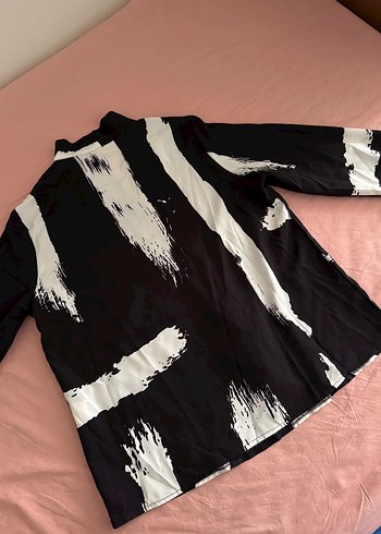 s Beden Düğmeli Siyah Beyaz Batik Desenli gömlek