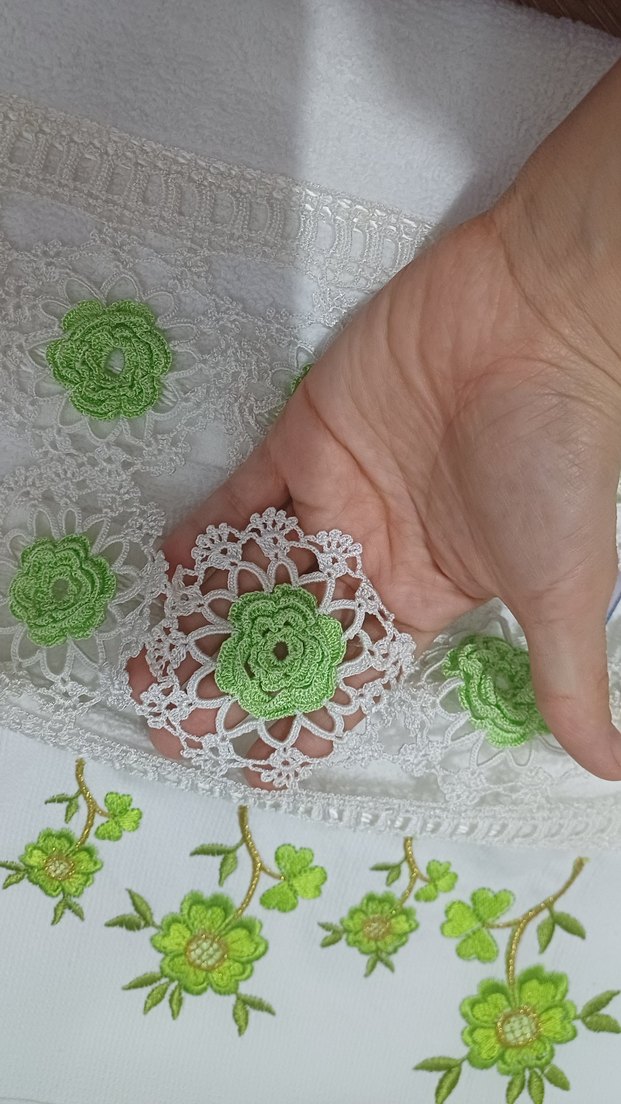 Nakışlı Beyaz Havlu - Görsel 2