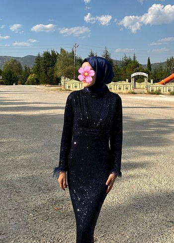Uzun Kollu Lacivert Pullu Abiye Elbise