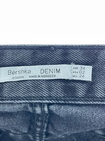 34 Beden siyah Renk Bershka Mini Etek %70 İndirimli.