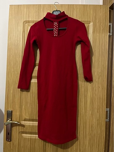 Kırmızı elbise