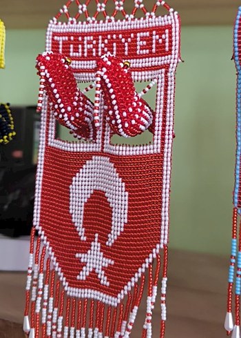 El Yapımı Boncuklu Türk Bayrağı Süsü