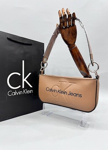  Beden Calvin Klein askılı çanta 