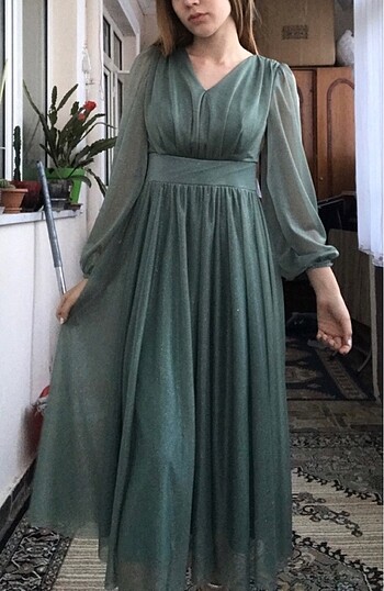 Yeşil simli abiye elbise