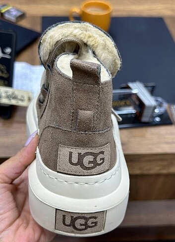 38 Beden UGG BOT 