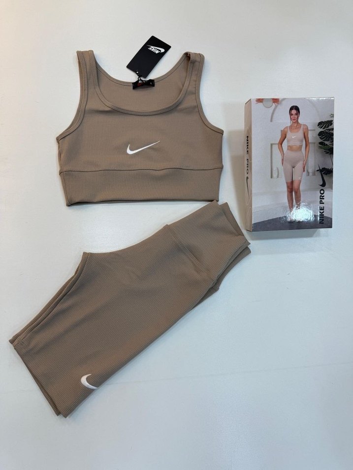 Nike Sporcu Sütyeni ve Tayt Seti - Görsel 2