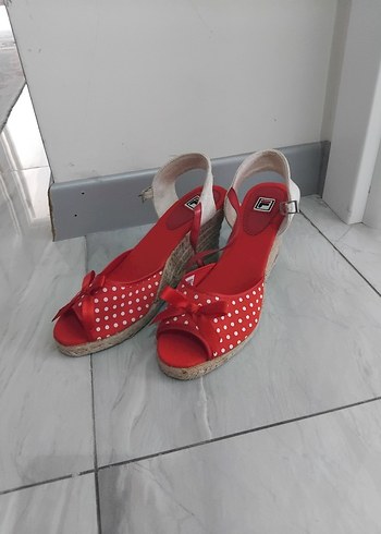 Kırmızı Puantiyeli Dolgu Topuklu Kadın Ayakkabı - Görsel 5