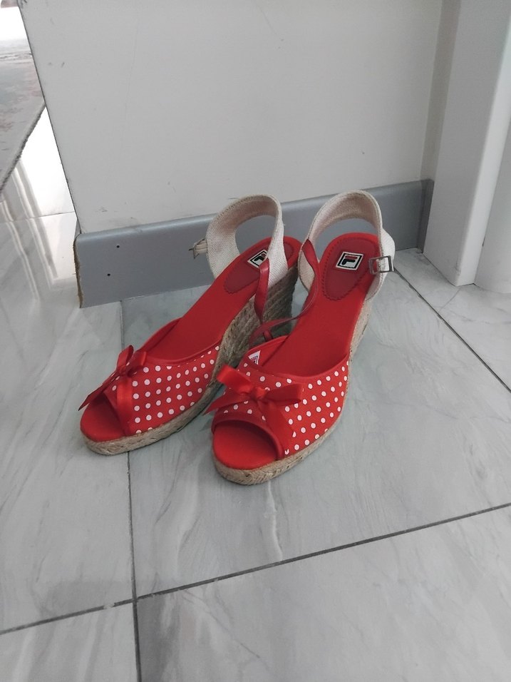 Kırmızı Puantiyeli Dolgu Topuklu Kadın Ayakkabı - Görsel 5