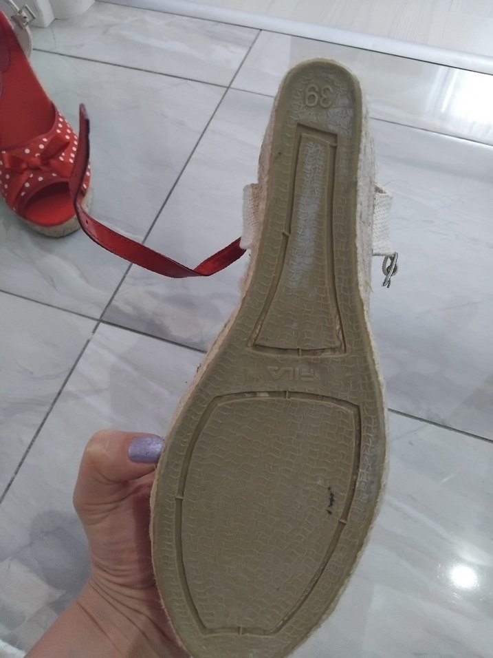 Kırmızı Puantiyeli Dolgu Topuklu Kadın Ayakkabı - Görsel 4