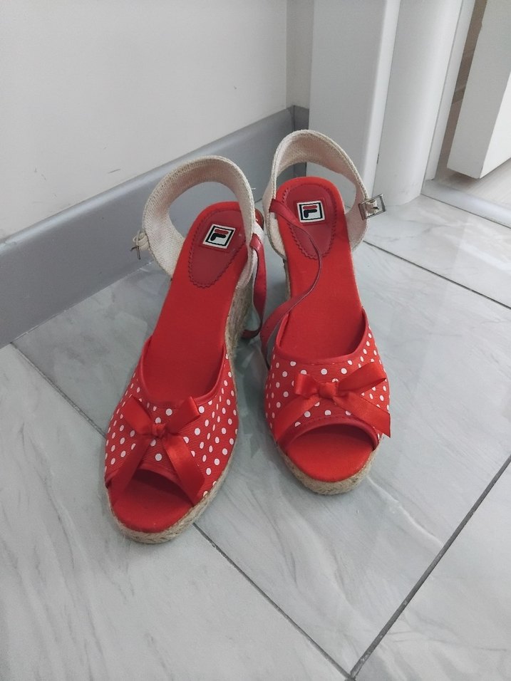 Kırmızı Puantiyeli Dolgu Topuklu Kadın Ayakkabı - Görsel 2