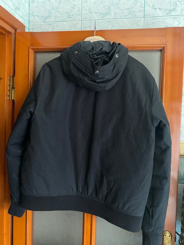 Düğmeli Siyah Erkek Sokak Stili Mont - Görsel 2