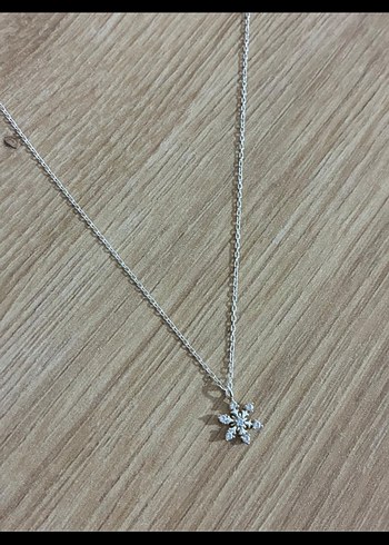 Zara 925 ayar gümüş. Hiç bir sorunu yoktur yeni gibi