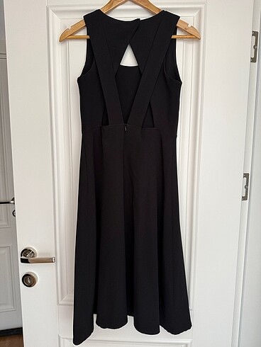 Batik Sırtı Açık Kiloş Elbise - Görsel 5