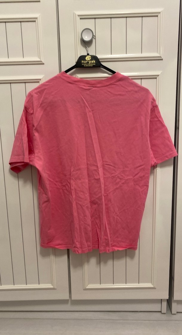 Pembe Kısa Kollu Rahat Kesim Tişört - Görsel 2