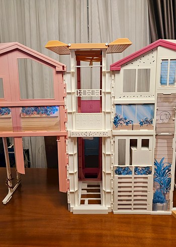 Barbie'nin Muhteşem Malibu Evi - Görsel 2