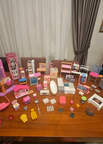Barbie oyuncakları 1. Pembe Oyuncak Ev ve Aksesuar Seti - Görsel 2