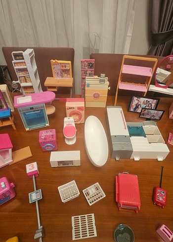 Barbie oyuncakları 1. Pembe Oyuncak Ev ve Aksesuar Seti - Görsel 8