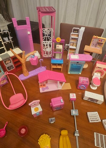 Barbie oyuncakları 1. Pembe Oyuncak Ev ve Aksesuar Seti - Görsel 7