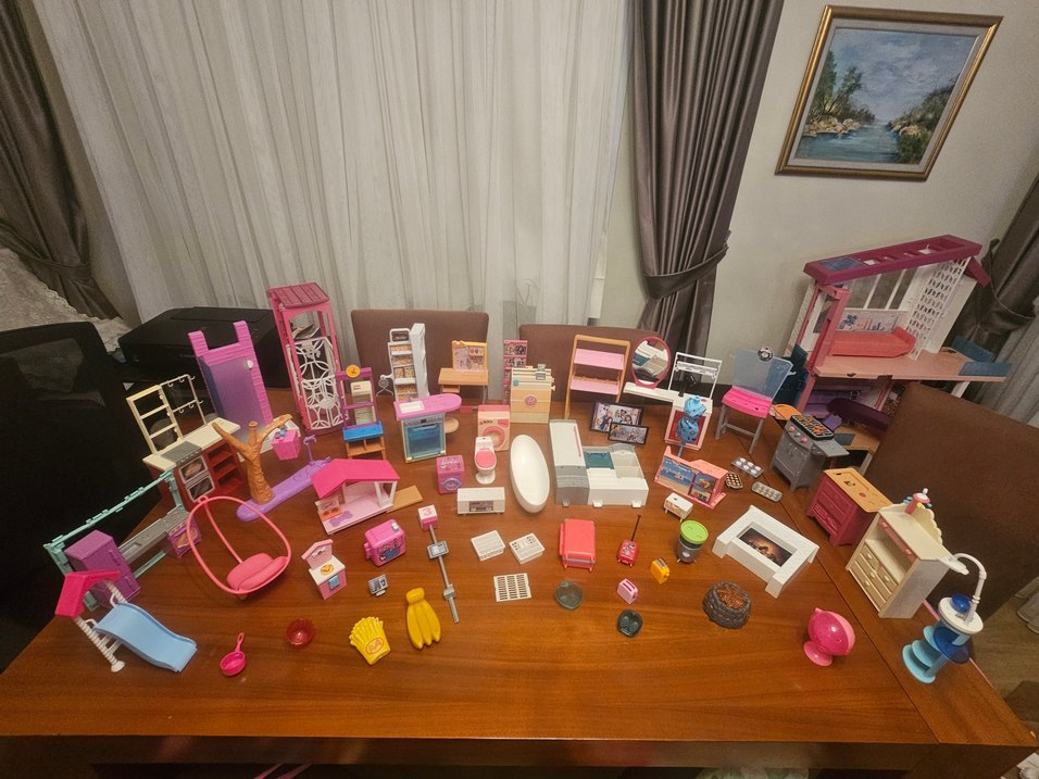Barbie oyuncakları 1. Pembe Oyuncak Ev ve Aksesuar Seti - Görsel 2