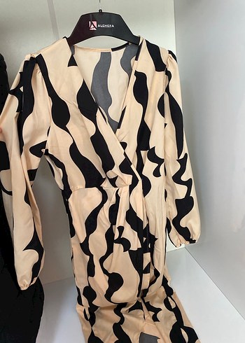 Bej Zebra Desenli Uzun V Yakalı Elbise - Görsel 2