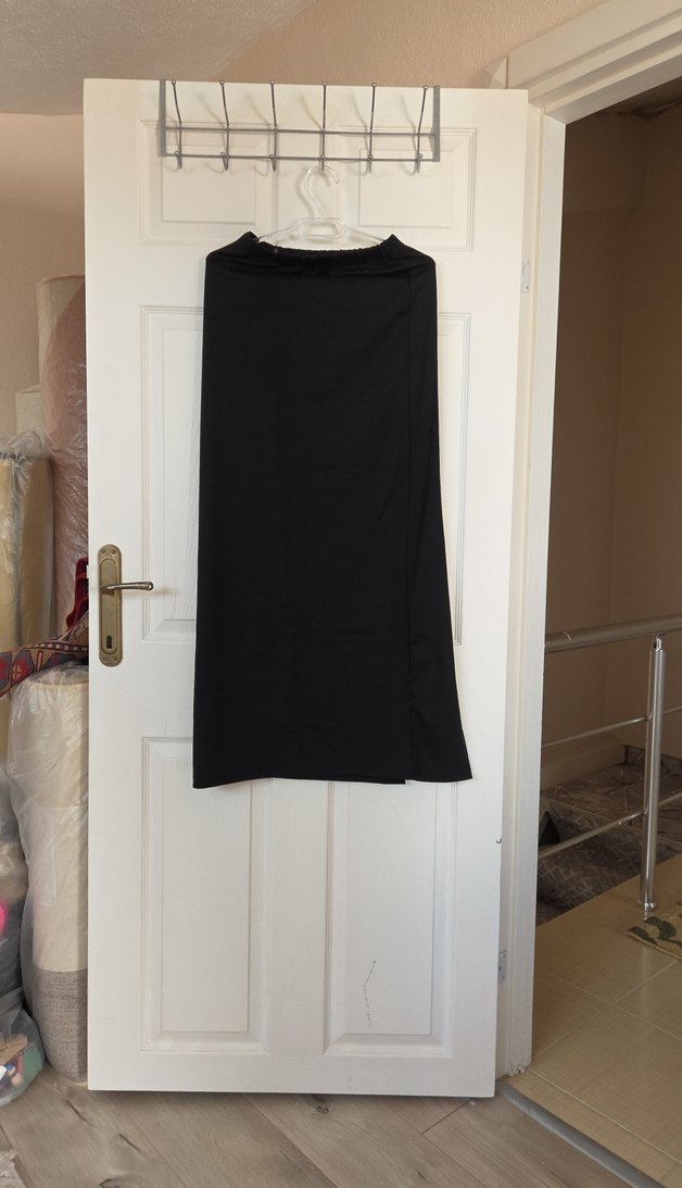 Siyah Uzun Dökümlü yırtmaçlı Kadın Etek - Görsel 2