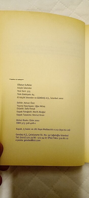 Beden EFLATUN SUFLELER - KÜÇÜK İSKENDER ELEŞTİRİ 2002 1. BASKI