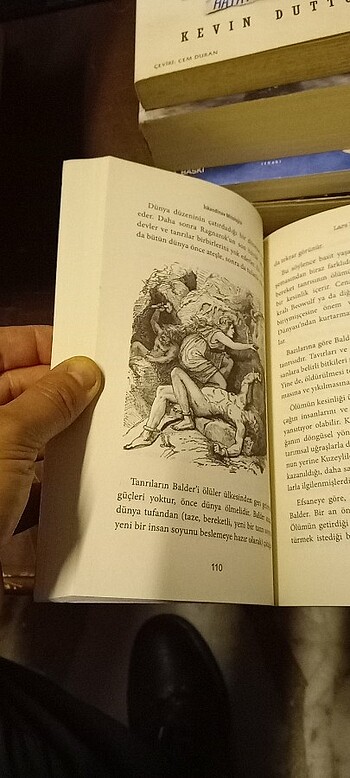 Vikingler - İskandinav Mitolojisi / Mitoloji Kitapları Serisi

 - Görsel 17