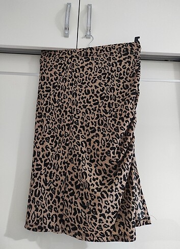 l Beden Leopar midi boy yırtmaçlı etek