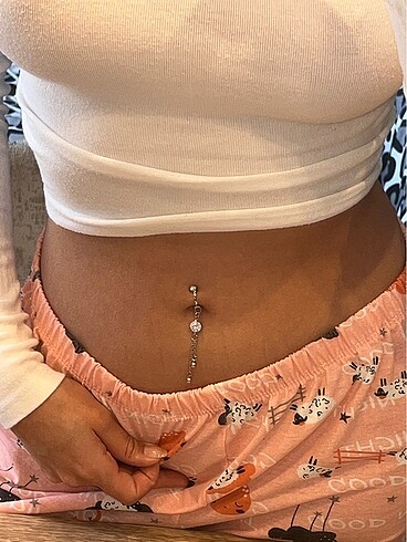 Deliksiz sıkıştırmalı göbek piercing fake