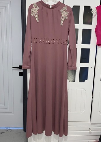 Pembe İşlemeli Uzun Kollu Abiye Elbise