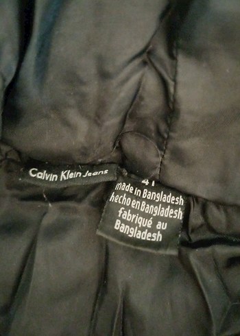 Erkek Çocuk Siyah Kapüşonlu Düğmeli Mont - Görsel 3