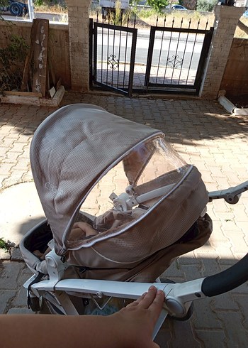 Bej ve Gri Bebek Arabası