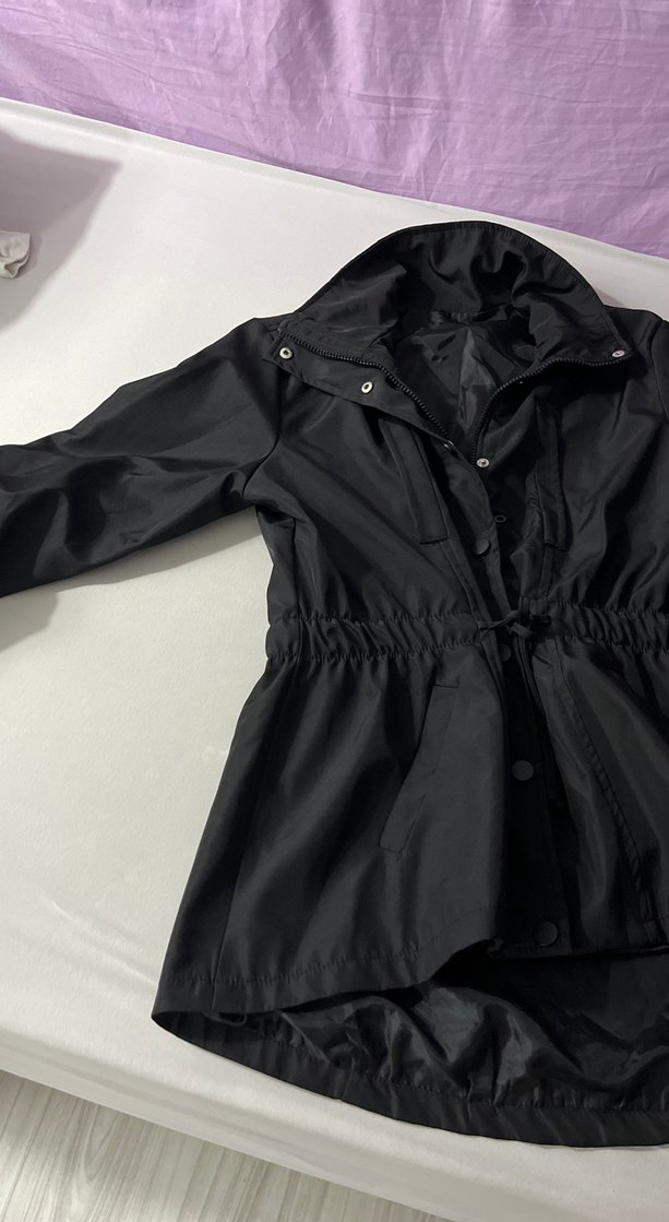 Düğmeli Siyah Kadın Uzun Yağmurluk - Görsel 2