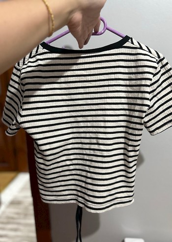 V Yaka Fitilli Siyah Beyaz Çizgili Kadın Tişört - Görsel 2