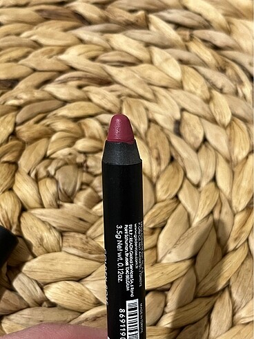 Beden Golden Rose Matte Lipstick Crayon 11 numara