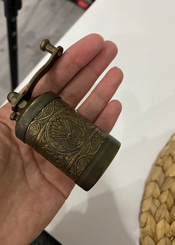 Beden Antika Kahve Öğütücü El Tipi Koyu Altın Renk